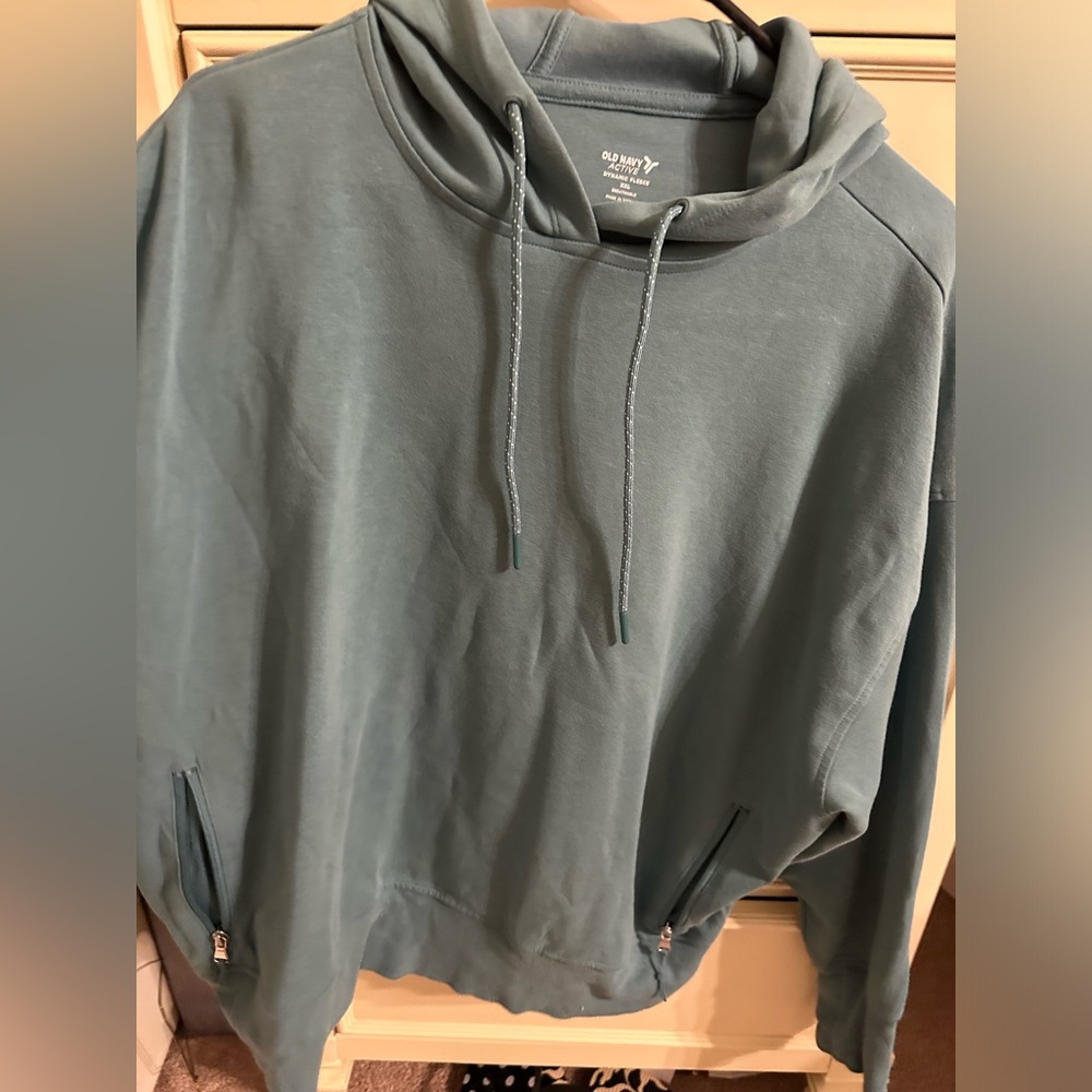 Old Navy active wear sweatshirt